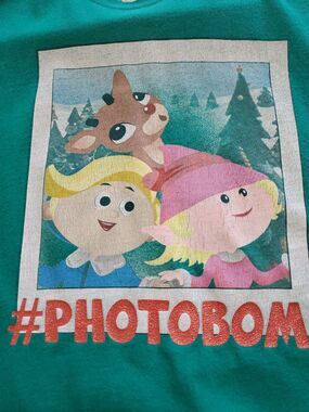 Unisex Kids Holiday T-shirt Sz Medium Photobomb Green Soft Spun Ugly Christmas